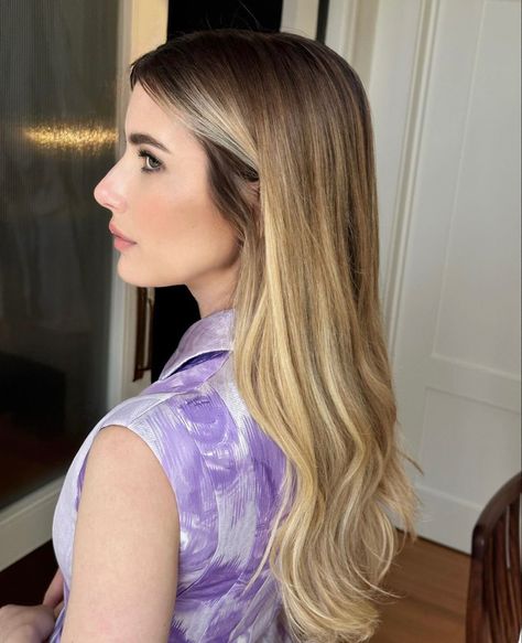 Emma Roberts Side Profile, Emma Roberts Hair, Dirty Blonde Hair, Platinum Hair, Blonde Hair Inspiration, Light Hair Color, Dirty Blonde, Hair Inspiration Color, Emma Roberts