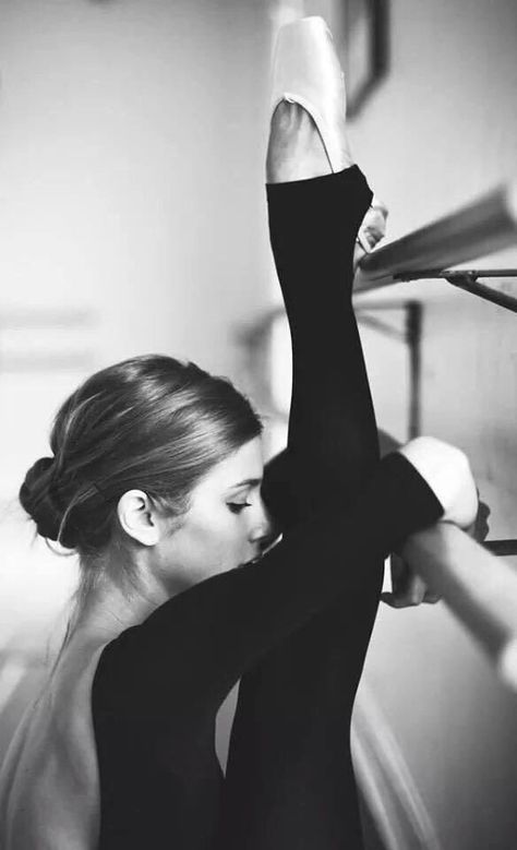 Ballerina Stretches, Rudolf Nureyev, Camille Styles, Ballet Inspiration, Ballet Barre, Dance Like No One Is Watching, Chair Yoga, Ballet Photos, Argentine Tango