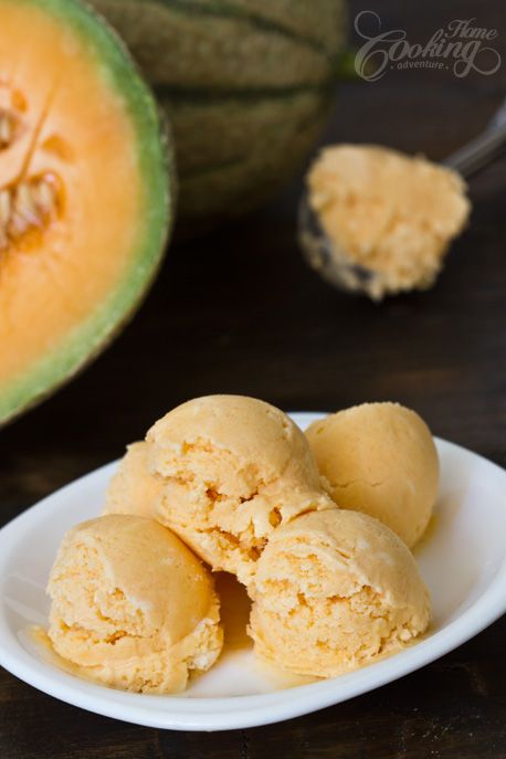 Melon Ice Cream - easy, quick and no ice cream machine needed. Just PERFECT. Melon Ice Cream, Fruity Ice Cream, Tartiflette Recipe, Yogurt Popsicles, Healthy Food Facts, Ice Cream Machine, Strawberry Ice Cream, Ice Creams, Ice Cream Maker