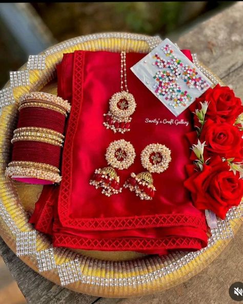 Bridal Dress Packing Ideas, Saree Gift Packing Ideas, Engagement Plate, Keep Smile, Bangle Ceremony, Wedding Gift Hampers, Stylish Outfits Casual, Wedding Gift Pack, Indian Wedding Jewelry Sets