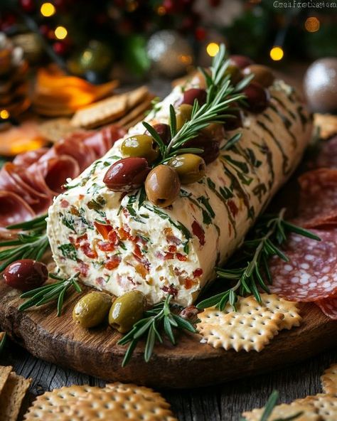 Cream Cheese Log, Cheese Log Recipes, Cheese Log, Dip Recipes Easy, Cheese Ball Recipes, Holiday Appetizers, Christmas Appetizers, Roasted Red Peppers, Holiday Cooking