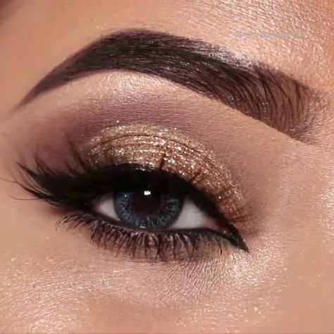 Gold Accent Makeup Looks, Full Gram Makeup, Sparkly Gold Eye Makeup, Golden Shimmer Eye Makeup, Smoky Gold Eye Makeup, Gold Cat Eye Makeup, Gold Prom Makeup, Makeup Looks Glitter, Gold Glam Makeup