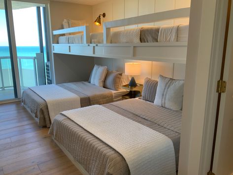 2 Beds In One Room Ideas, Lake House Storage, 2 Bed In One Room Ideas, Beach Kids Room, Triple Bedroom, Rv Port, Bunk Room Ideas, Bunk Beds Built In, Motel Room