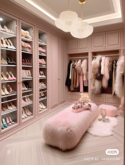 Pink Room Luxury, Pink Classy Bedroom, Big Pink Bedroom Aesthetic, Pink Luxury, Walk In Closet Aesthetic Pink, Big Pink Closet, Huge Pink Bedroom, Bedroom Luxury Elegant Modern Pink, Pink House Interior