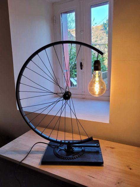 Small Woodworking Shop Ideas, Recycled Bike Parts, Diy Furniture Decor, Patio Garden Design, Bathroom Decor Ideas Colors, Mirror Design Wall, Bicycle Wheel, Bohemian Bedroom Decor, Bathroom Decor Ideas