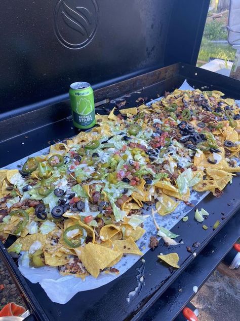 Blackstone Griddle - Recipes & Videos | Bacon cheeseburger nachos🙌🏻 | Facebook Nachos On The Blackstone, Blackstone Nachos Recipe, Nachos On Blackstone Griddle, Griddle Nachos, Blackstone Nachos, Blackstone Cheeseburger, Cheeseburger Nachos, Best Blackstone Griddle Recipes, Blackstone Recipes