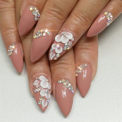 Flower Nails Wedding, Wedding Nails Toes, Bling Wedding Nails, Trendy Wedding Nails, Nails Toes, Bridal Nails Designs, Gel French Manicure, Wedding Nail Art Design, Bridal Nail Art