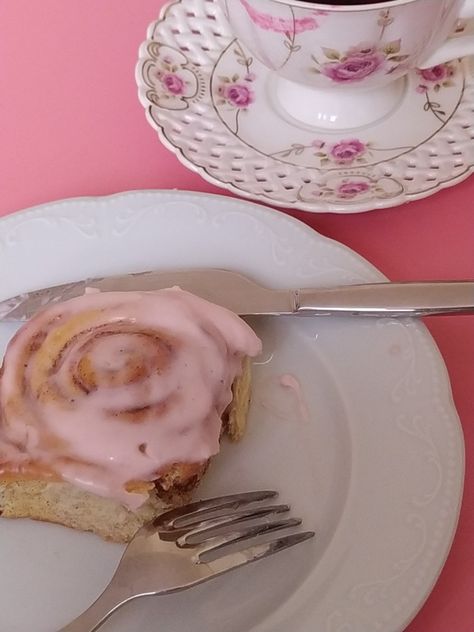 cinnamon roll with pinkish icing Pink Icing, Pink Frosting, Turkish Tea, Cinnamon Roll, Cinnamon Rolls, Frosting, Cinnamon, Rolls, Tea