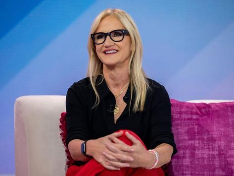 Why Mel Robbins' 'Let Them' Theory Keeps Going Viral Selfish Friends, Choose Your Battles, Exposure Therapy, Negative Feelings, Mel Robbins, Feeling Discouraged, Marriage And Family Therapist, Word Sentences, Going Viral