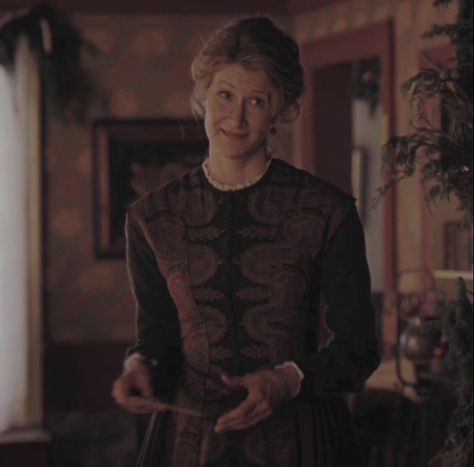 #marmeemarch #marmeemarchicon #littlewomen #littlewomenicon #lauradern #lauradernicon Marmee March Aesthetic, Marmee March Little Women, Ouat Mulan, Little Women Costumes, Comfort Movie, Women Costume, Queen Aesthetic, Laura Dern, Robes Vintage