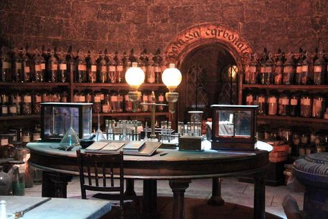 Alchemy Laboratory, Harry Potter Weekend, Harry Potter Studio Tour, Weekend In London, Harry Potter Set, Harry Potter Potions, Harry Potter Studios, Professor Snape, Hogwarts Aesthetic