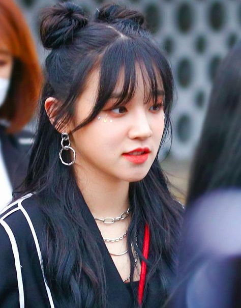 Kpop Hair Color, Korean Hair Color, Kpop Hair, Favourite Song, Grunge Hair, Korean Hairstyle, Hairstyles For School, Aesthetic Hair, Hairstyles With Bangs