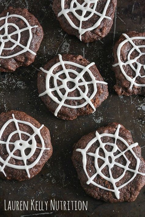 Overhead picture of chocolate cookies with spiderweb white icing on top. Halloween Recipes Baking, Spiderweb Cookies, Pretzel Kisses, Fun Halloween Drinks, Festive Dessert Recipes, October Recipes, Bar Cookie Recipes, Halloween Eats, Spooky Sweets