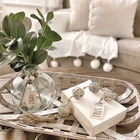 Tobacco basket decor ideas you didn't know about - Farmhousehub Spring Room Decor, Basket Decor Ideas, Spring Room, Spring Mantel Decorating Ideas, Basket Centerpieces, Basket Decor, Basket Design, Summer Home Decor, Spring Home Decor