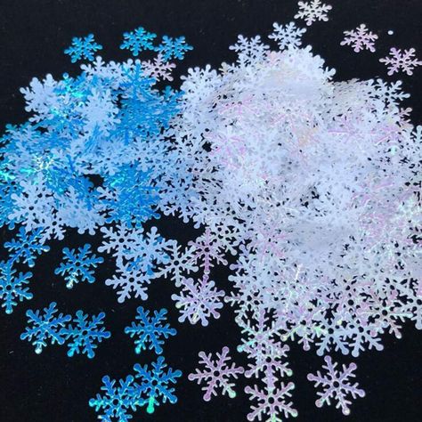 Frozen Christmas Decorations, Schnee Party, Sequins Diy, Snow Party, Frozen Christmas, Xmas Tree Ornament, Snowflake Decorations, Christmas Photography, Blue Snowflakes