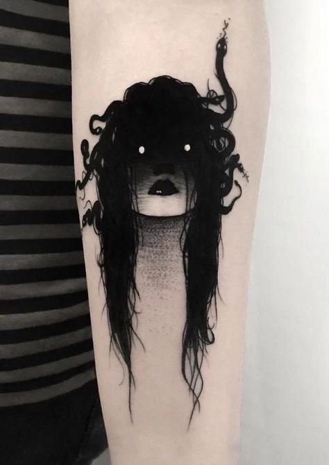 Dark Medusa Tattoo, Gotik Tattoo, Medusa Tattoo Design, Girl Back Tattoos, Small Girl Tattoos, Creepy Tattoos, Medusa Tattoo, Gothic Tattoo, Tatuaje A Color