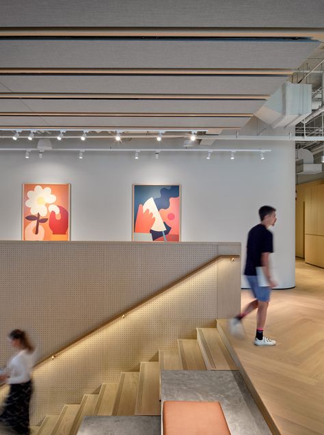 Gallery of Zendesk, Singapore / M Moser Associates - 5 Monumental Stair, Collaboration Area, Tiered Seating, Acoustic Ceiling Panels, Town Hall Meeting, Large Pantry, Cove Lighting, Internal Design, Community Space