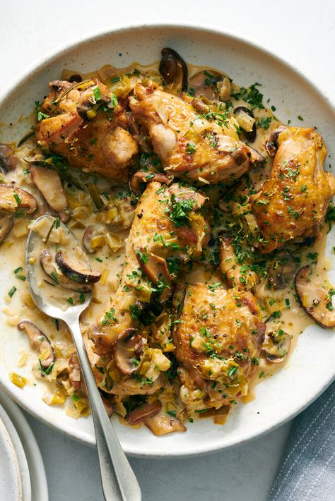 Chicken Leek Mushroom, Chicken Leek Mushroom Recipe, Braised Chicken And Mushrooms, Braised Leeks Recipes, Mushroom Leek Pasta, Wine Braised Chicken, Braiser Recipes, Leek Chicken, Leeks Recipe