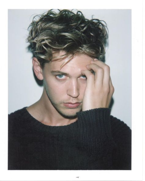 @austinbutler 's new hair (2017) Austin Butler Photoshoot, Austin Butler Tumblr, Instagram Polaroid, The Carrie Diaries, Callum Turner, Elvis Movies, Favorite Picture, Austin Butler, Vanessa Hudgens