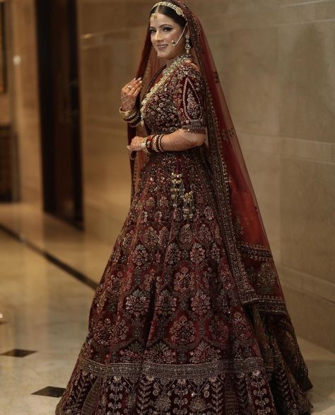 Bridel Lehngas Maroon, Mehroon Bridal Lehngas Pakistani, Wine Colour Lehenga Bridal, Maroon Lehenga Brides, Dark Maroon Bridal Lehenga, Mehroon Bridal Lehngas, Shaadi Lehnga, Latest Bridal Lehenga Collection, Lehenga Colors