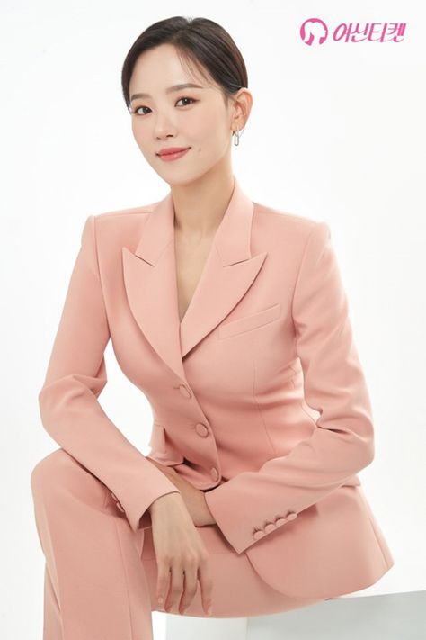 Kang Han Na, Carnegie Mellon University, Doctor Outfit, Headshot Poses, Lawyer Fashion, Corporate Portrait, Ladies Blazer, Corporate Headshots, Business Portrait