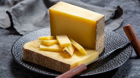 Everything you need to know about ... comte Queso Manchego, French Cheese, Taste Of Home, Vitamin D, Cookie Recipes, Peanut Butter, Make It, Bacon, Stuffed Mushrooms