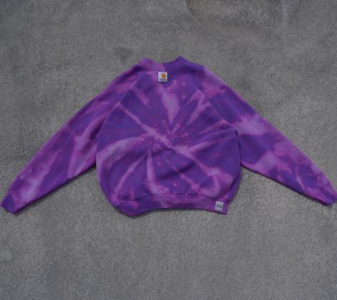 Hand-Dyed Vintage Crewneck Sweatshirt Unisex Size XL 💜 #carhartt #tiedye #streetwear #fashion #outfitinspo Vintage Tie Dye, Flannel Hoodie, Vintage Crewneck Sweatshirt, Army Jacket, Upcycled Clothing, Vintage Tie, Vintage Crewneck, Tarot Readings, Handmade Fashion