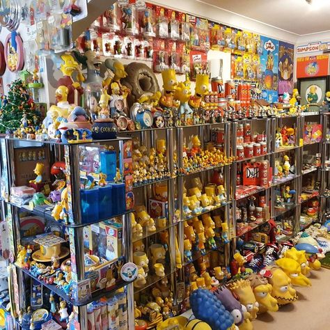 Simpsons Living Room, Simpsons Room Decor, Smyths Toys Superstores, Kwik E Mart The Simpsons, Simpsons Toys, Nerd Cave, Store Shelves, Futurama, Decor Figurines