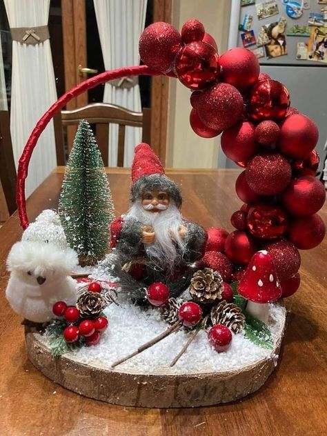 Hoop Centerpieces, Hoop Centerpiece, Christmas Decorations Centerpiece, Christmas Flower Arrangements, Christmas Floral Arrangements, Easy Christmas Decorations, Christmas Themes Decorations, Holiday Crafts Christmas, Gorgeous Christmas