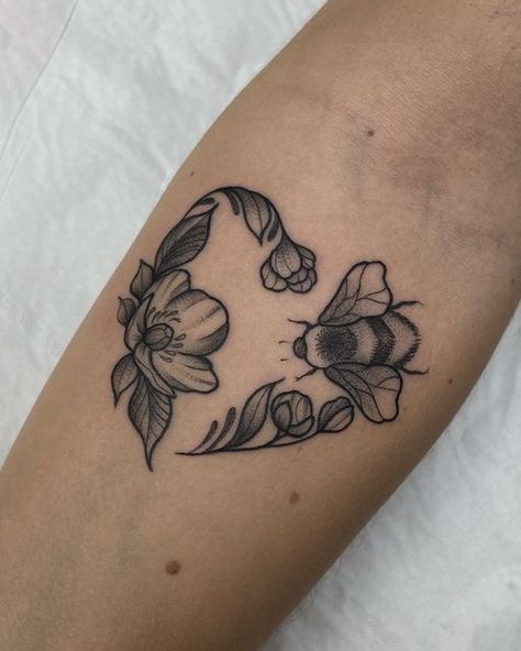 Danielle Ⓥ🌱✨ on Instagram: "Cute little floral bee piece for Shea the other day! Thanks so much, it was lovely seeing you again! 🐝✨✨" Floral Bee Tattoo, Love Tattoo, Bee Tattoo, Ink Sketch, Thanks So Much, Arm Tattoo, Cool Tattoos, Tatting, Tattoo Ideas