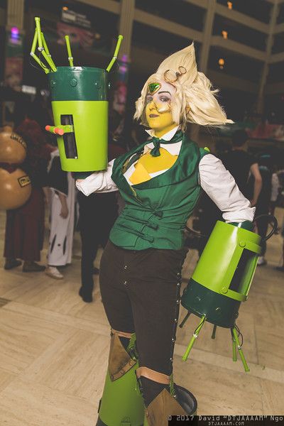 Peridot (Steven Universe) #cosplay at Atlanta Weekend Atlanta 2017. Photo by #DTJAAAAM Peridot Cosplay, Atlanta Weekend, Su Cosplay, Steven Universe Cosplay, Cartoon Crushes, Cristal Gems, Peridot Steven Universe, Show Art, Space Rocks