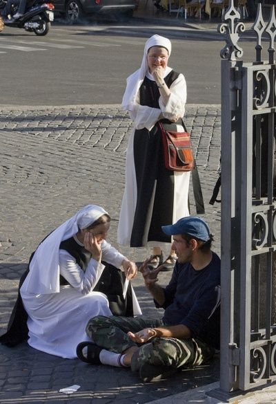 Two religious sisters engaged in conversation with a beggar outside Santa Maria Maggiore. I want to be more like these beautiful sisters! Santa Maria Maggiore, Monastic Life, Matthew 25, John 13, Bride Of Christ, Roman Catholic Church, Catholic Art, Blessed Mother, Jesus Cristo