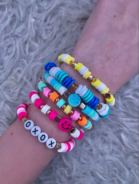 in yellow, blue, pink, and all those colours together💕 Preppy Bracelet Ideas, Beaded Braclets, Preppy Bracelets, Diy Jewelry Rings, Bff Bracelets, Bracelet Inspo, Preppy Jewelry, Bracelets Ideas, Diy Bracelets Tutorials