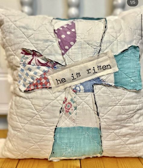 Ideas For Old Quilt Pieces, Vintage Quilt Pillows, Uses For Old Quilts, Old Quilts Repurposed Ideas Diy, Repurposed Quilts Ideas, Vintage Linens Repurposed Projects, Quilt Upcycling, Old Quilts Repurposed Ideas, Repurposed Quilts