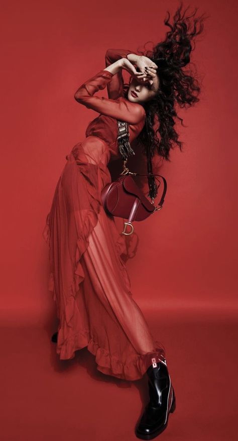 Red Eclipse, Red Monochromatic, High Fashion Poses, Studio Photography Fashion, Monochromatic Fashion, Magazine Pictures, Studio Photography Poses, Estilo Real, W Korea