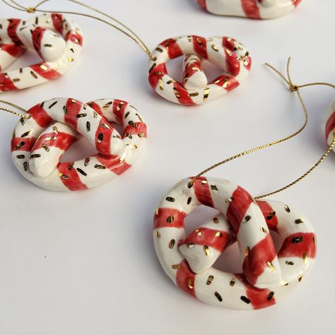 Ceramic Christmas Tree Ornaments, Ceramic Xmas Decorations, Ceramics Christmas Ornaments, Ceramics Christmas Ideas, Christmas Ceramics Ideas, Diy Clay Christmas Ornaments, Clay Ornaments Christmas, Clay Ornaments Diy, Christmas Clay Ornaments