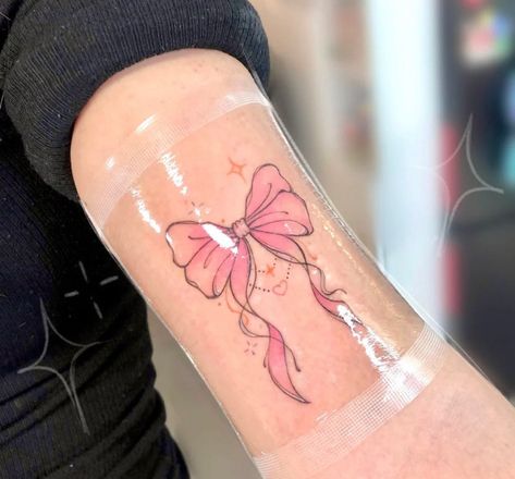 Kawaii Bow Tattoo, Bow Tattoo Aesthetic, Pink Tattoo Ink, Pink Bow Tattoos, Small Girly Tattoos, Pink Tattoo, Hello Kitty Tattoos, Ribbon Tattoos, Small Pretty Tattoos