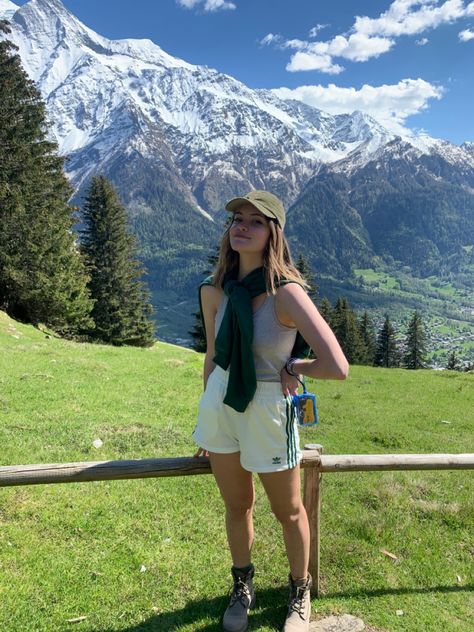 Hike Outfit Summer, Hiking Ootd, Wander Outfit, Switzerland Hiking, Lifestyle Posing, Mountain Outfit, Summer Hiking Outfit, Disposable Camera, Travel Outfit Summer