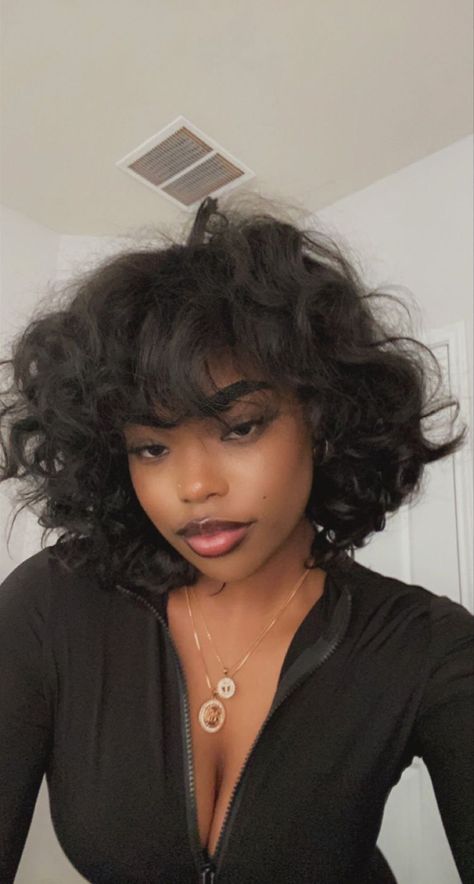 Short Hair Styles With Bangs, Natural Curls Hairstyles, Shot Hair Styles, Flat Iron Hair Styles, Short Wavy Hair, Penteado Cabelo Curto, Fluffy Hair, Short Natural Hair Styles, Baddie Hairstyles