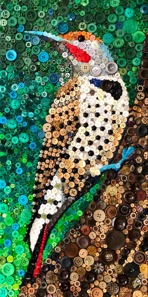 Button Mosaic Art, Mosaic Found Objects, Button Art Animals, Button Art Ideas Creative, Bead Art On Canvas, Button Crafts For Adults, Button Mosaic, Button Art On Canvas, Button Wall Art