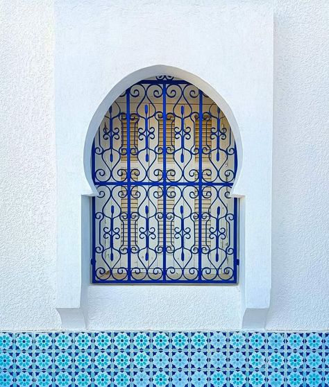 Tunisian Architecture, Tunisian Aesthetic, Arabian Architecture, Moorish Design, Traditional Windows, Iron Windows, Tiles For Wall, Villa Plan, Traditional Tile