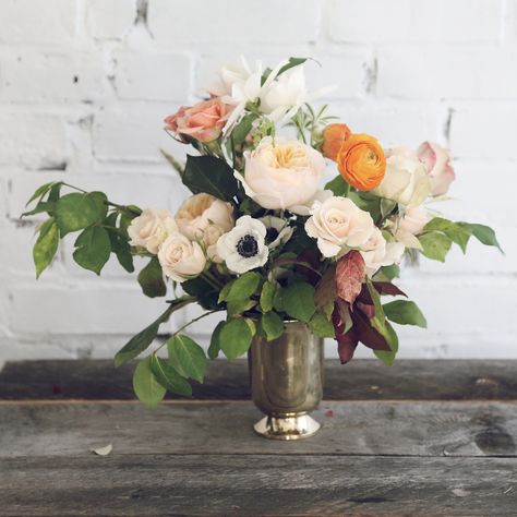 Bowl With Flowers, Vintage Flower Arrangements, Harvest Wedding, River Rat, Photos Flowers, Luxury Flower Bouquets, Large Flower Arrangements, Flower Wall Wedding, Wedding Reception Flowers