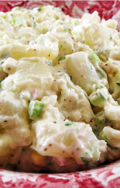 All-American Potato Salad for Two - This is a fabulous classic potato salad for a small household. It's full of flavor and pretty quick to make. Potato Salad For Two, Quick Potato Salad, Potato Salad With Apples, American Potato Salad, French Potato Salad, Salad Potato, Southern Style Potato Salad, Best Potato Salad Recipe, Roasted Potato Salads