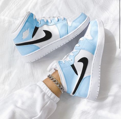 Nike Custom, Mid Sneakers, Jordan Sneaker, Trendy Shoes Sneakers, Nike Shoes Girls, Jordan Shoes Girls, Preppy Shoes, Custom Nike Shoes, All Nike Shoes