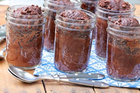 Dark Chocolate Jar Cakes – The Fountain Avenue Kitchen Choco Jar, Jar Cakes, Chocolate Jar, Cake In A Jar, Birthday Cake Chocolate, Chocolate Cakes, Canning Jar, Meals In A Jar, Gift Cake