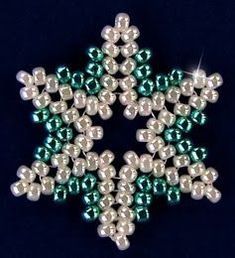 Beaded Snowflakes Ornament, Beaded Christmas Decorations, Beaded Snowflake, Jewelry Bowl, Pola Manik, Holiday Beading, Beaded Snowflakes, Beading Patterns Free, Navidad Diy