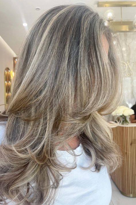 30 Gorgeous Grey Blending Highlights and Lowlights Ideas - Flo's Blog Dimensional Lowlights, Gray Hair Balayage, Grey Blending Highlights Blondes, Blend Grey Hair, Chunky Highlights And Lowlights, Blending Highlights, Grey Blending Highlights, Grey Hair With Highlights, Neutral Blonde Hair