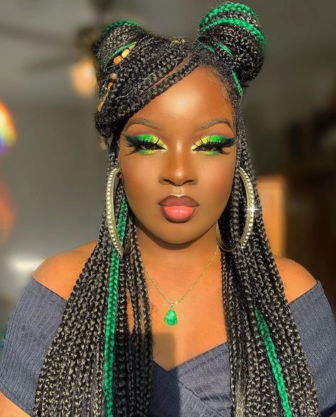 Jamaican Makeup Look, Reggae Makeup, Reggae Aesthetic Outfit, Green And Yellow Makeup, Medium Skin Makeup, Yellow Hair Color Ideas, Eyeshadow Smokey, African Makeup, Dark Skin Makeup Tutorial