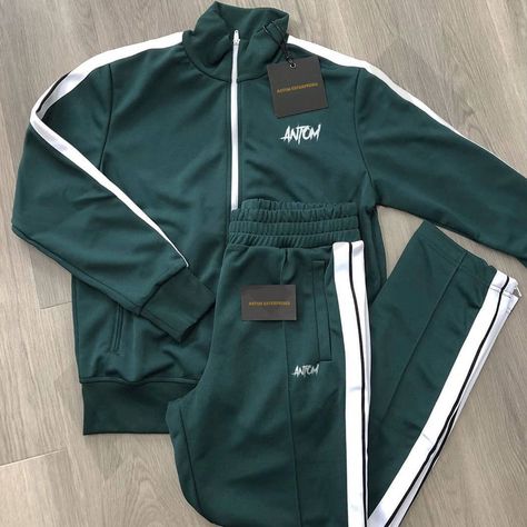 Flatlay Clothes, Tracksuits For Men, Sports Tracksuits, Hype Clothing, Men Tracksuit, Sweat Suit, Men Fashion Casual Shirts, Track Suit Men, Adidas Track Jacket