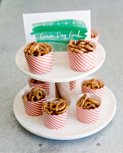 Pretzel cups for game day: http://www.stylemepretty.com/living/2016/09/24/get-ready-for-game-day-with-these-home-gating-essentials/ Photography: Annie Randall - http://annierandall.com/ Pretzel Cups, 40th Party Ideas, Football Party Foods, Game Day Party, Pop Champagne, Game Day Snacks, Watch Football, Football Party, A Football